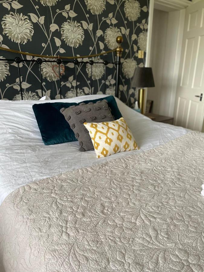 King Size Bed & En Suite Rolled Top Bath Private Lane Harrogate Zewnętrze zdjęcie