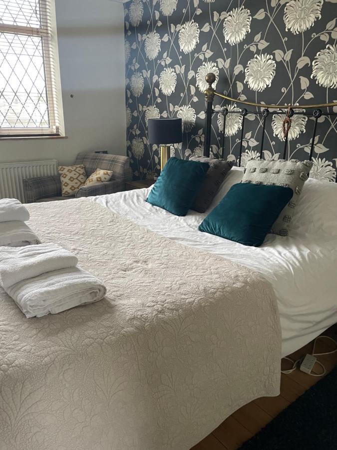 King Size Bed & En Suite Rolled Top Bath Private Lane Harrogate Zewnętrze zdjęcie